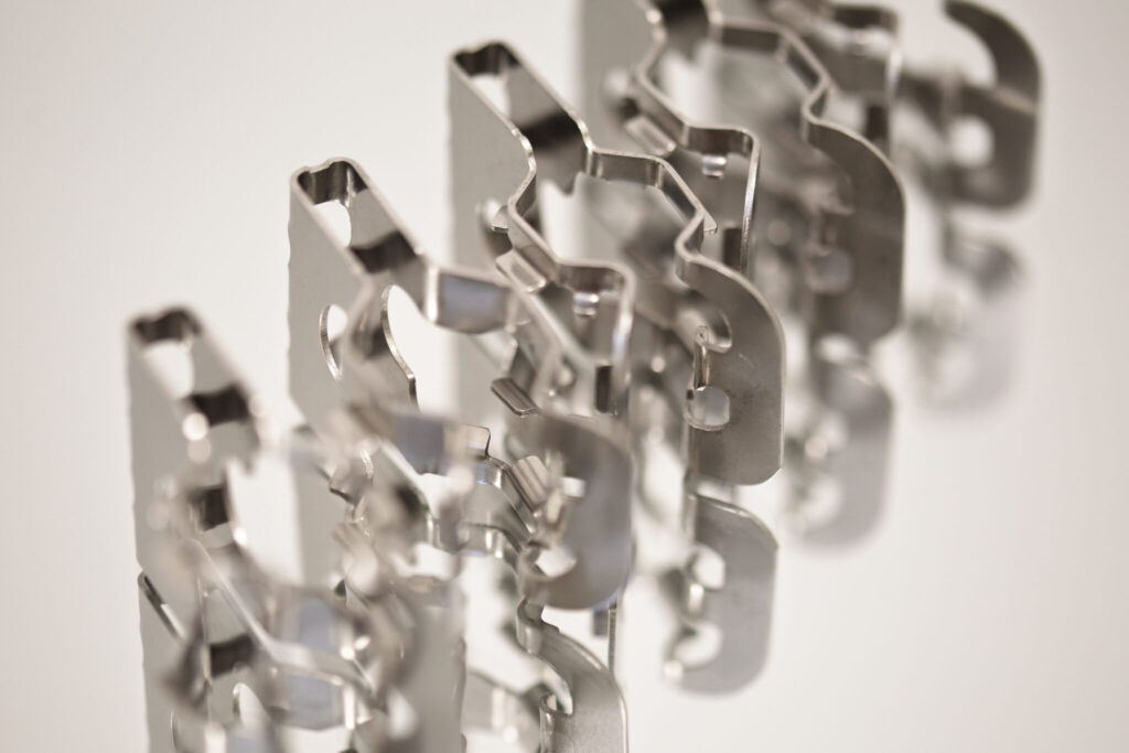 Präzisionsstanzteile Werkstücke Nahaufnahme von Spaleck Oberflächentechnik